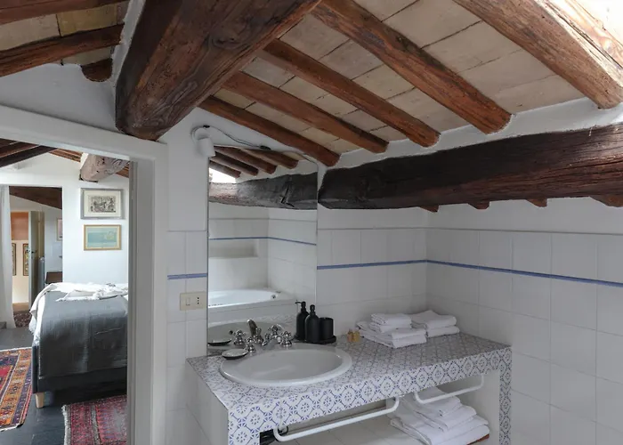 Classic And Chic In Trastevere Appartement