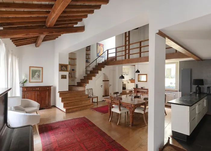 Classic And Chic In Trastevere Rome
